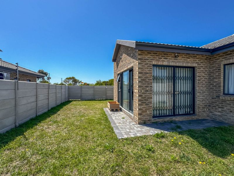 House For Sale In Port Elizabeth - Photo 2