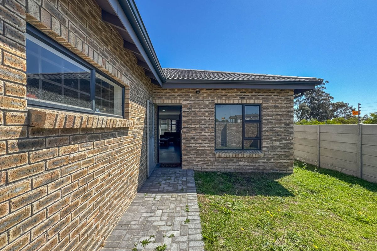 House For Sale In Port Elizabeth - Photo 3