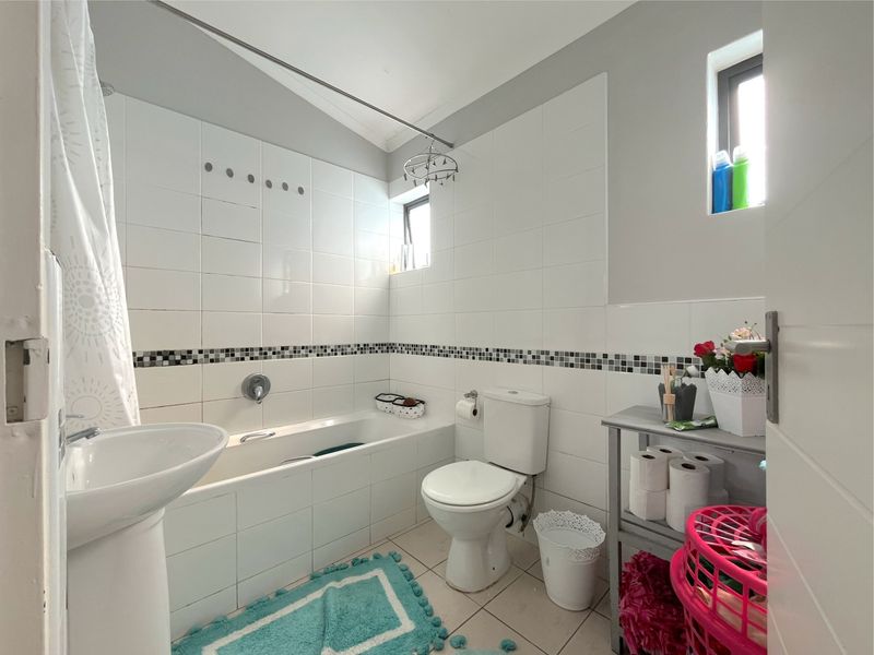 Townhouse For Sale In Port Elizabeth - Photo 10