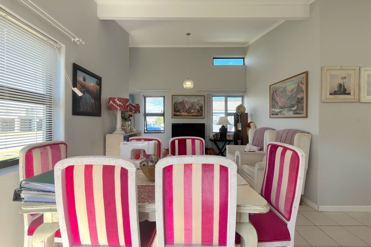 Townhouse For Sale In Port Elizabeth - Photo 3