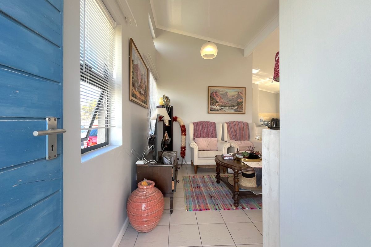 Townhouse For Sale In Port Elizabeth - Photo 2