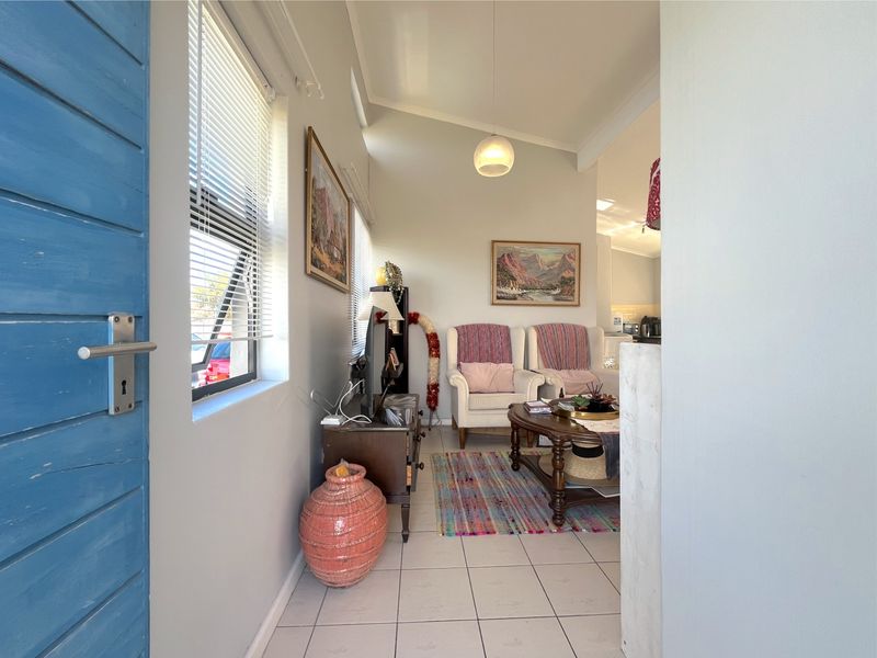 Townhouse For Sale In Port Elizabeth - Photo 2