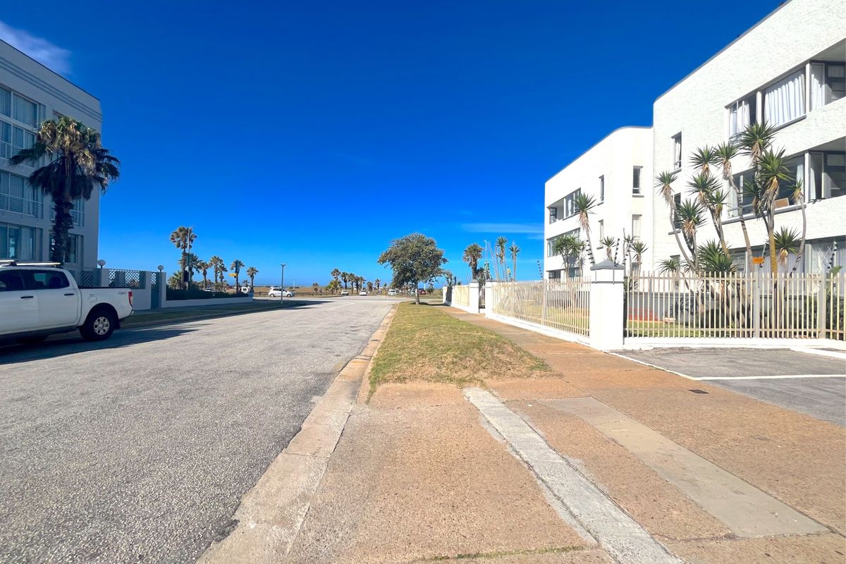 Apartment For Sale In Port Elizabeth - Photo 3