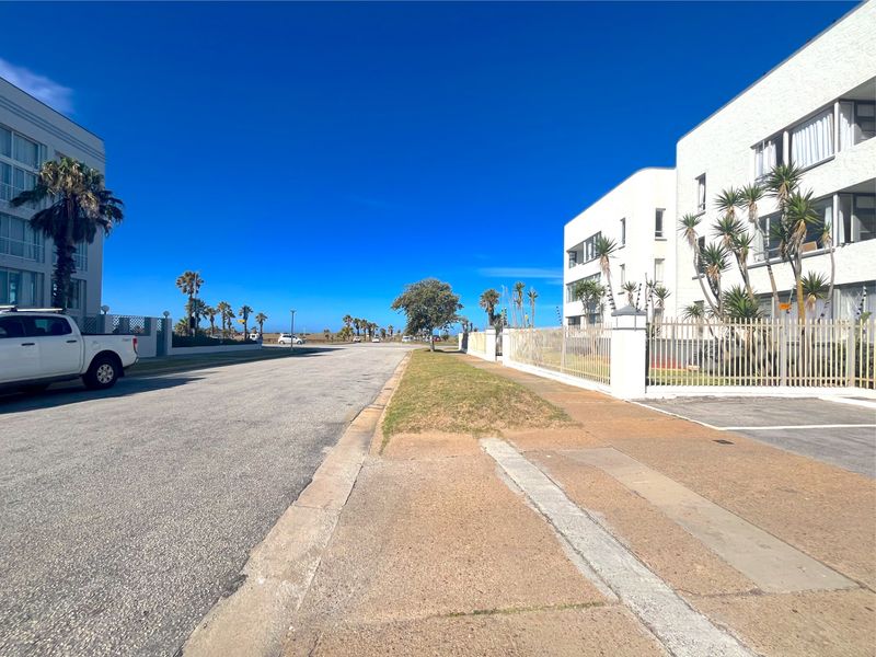 Apartment For Sale In Port Elizabeth - Photo 3