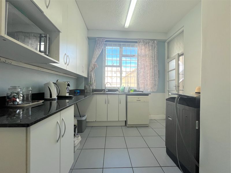 Apartment For Sale In Port Elizabeth - Photo 10