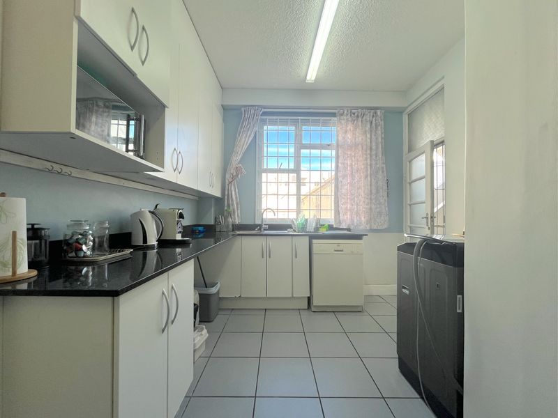 Apartment For Sale In Port Elizabeth - Photo 8