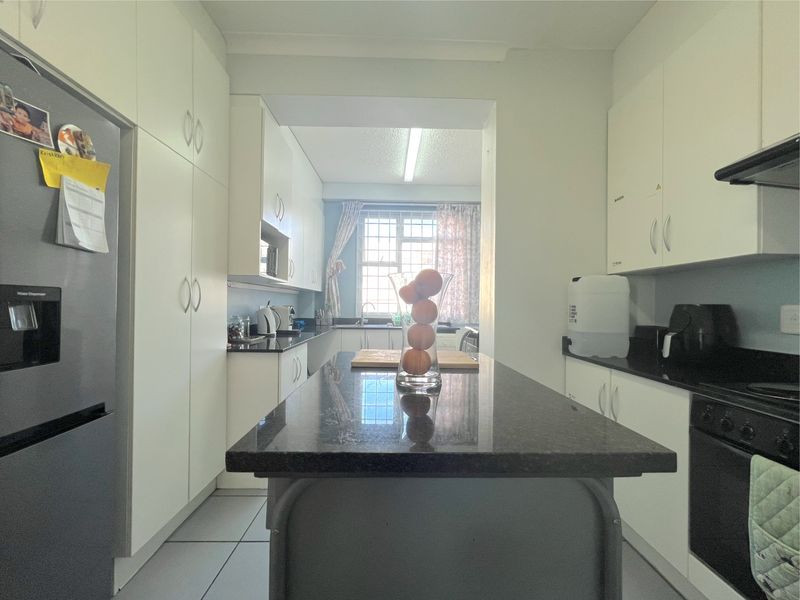 Apartment For Sale In Port Elizabeth - Photo 7