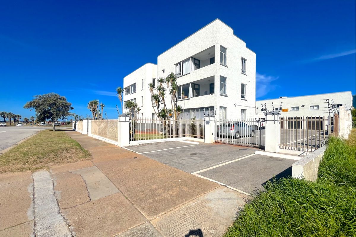 Apartment For Sale In Port Elizabeth - Photo 2