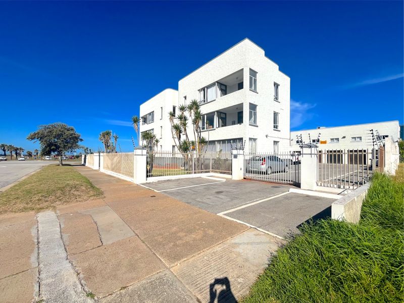 Apartment For Sale In Port Elizabeth - Photo 2
