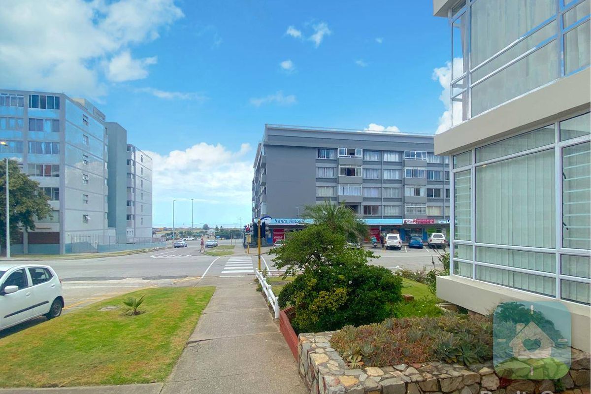 Apartment For Sale In Port Elizabeth - Photo 4