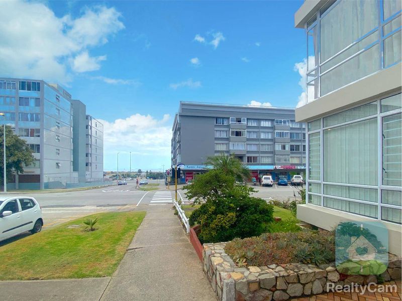 Apartment For Sale In Port Elizabeth - Photo 4