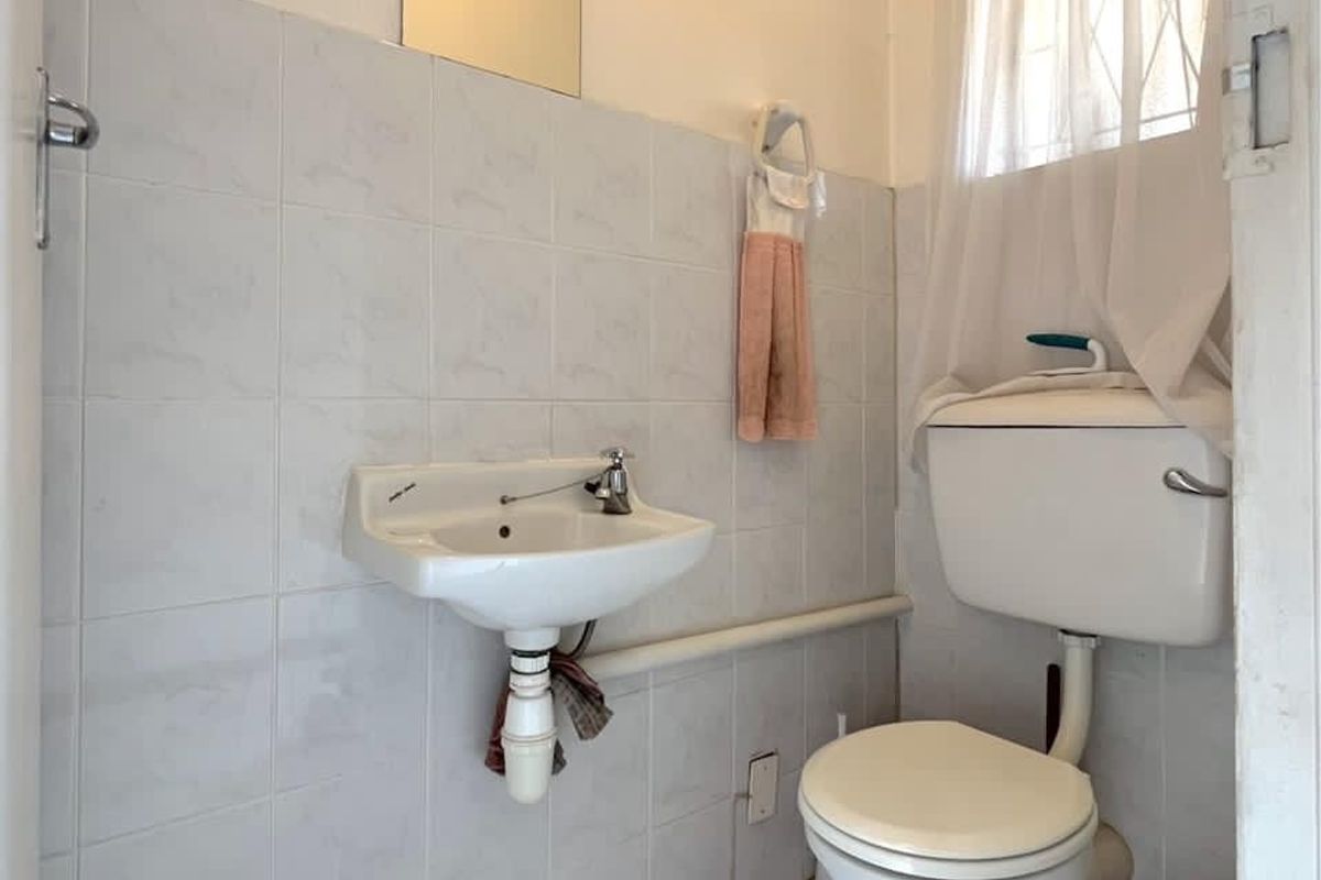 Apartment For Sale In Port Elizabeth - Photo 5