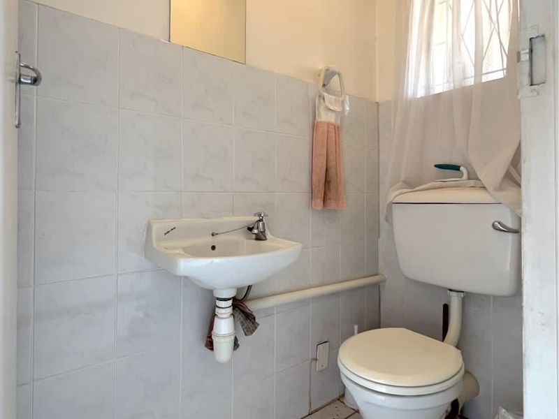 Apartment For Sale In Port Elizabeth - Photo 5