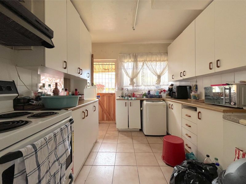 Apartment For Sale In Port Elizabeth - Photo 4