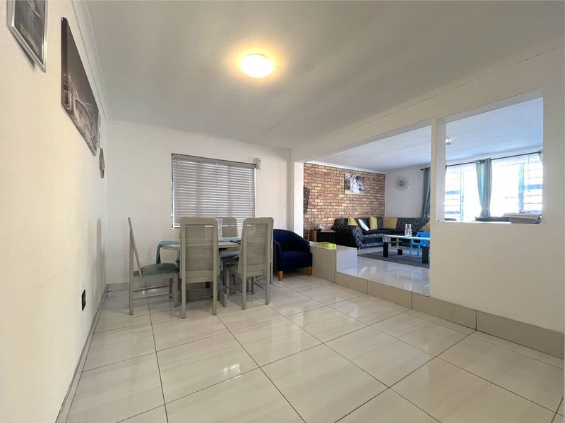 House Pending Sale In Port Elizabeth - Photo 10