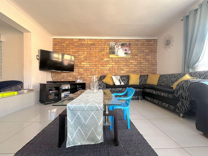 House Pending Sale In Port Elizabeth - Photo 7