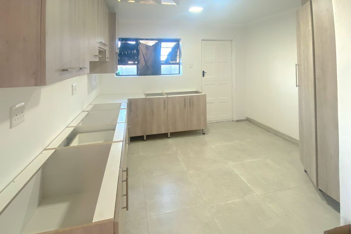 House Pending Sale In Port Elizabeth - Photo 5