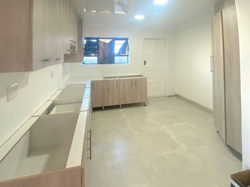 House Pending Sale In Port Elizabeth - Photo 5