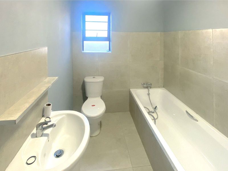 House Pending Sale In Port Elizabeth - Photo 10