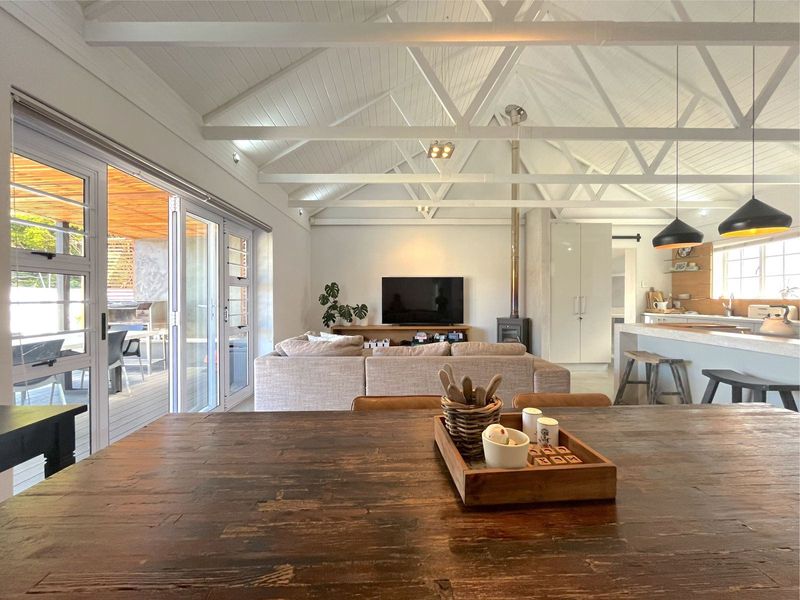 House Pending Sale In Port Elizabeth - Photo 4