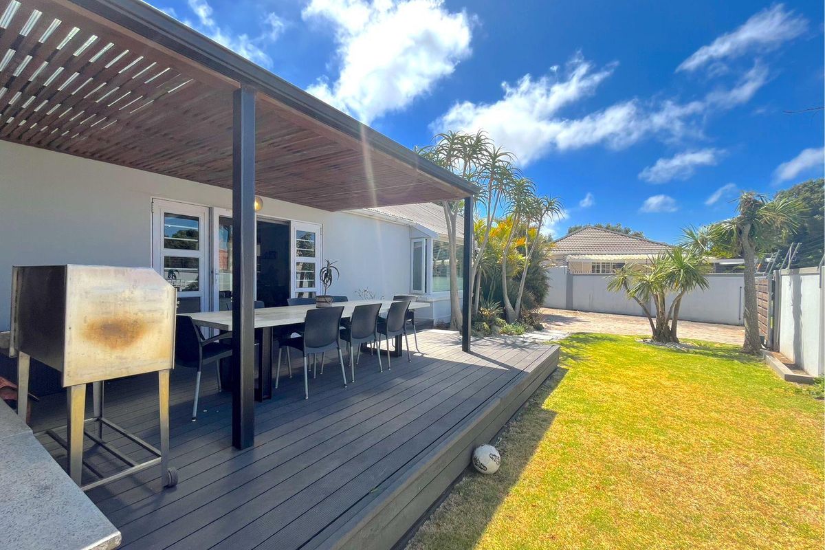 House Pending Sale In Port Elizabeth - Photo 3