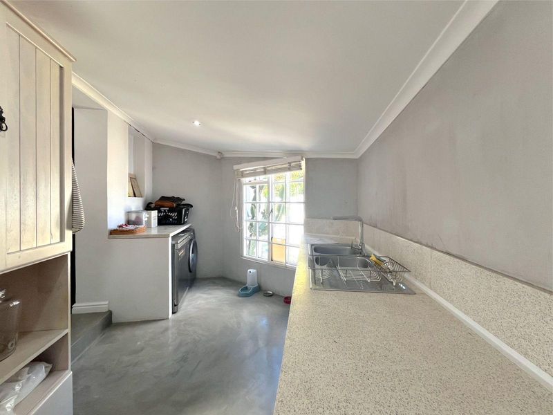 House Pending Sale In Port Elizabeth - Photo 9