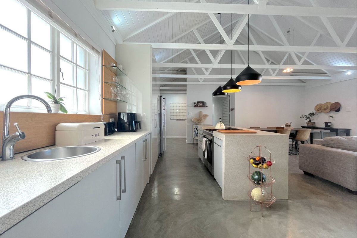 House Pending Sale In Port Elizabeth - Photo 5