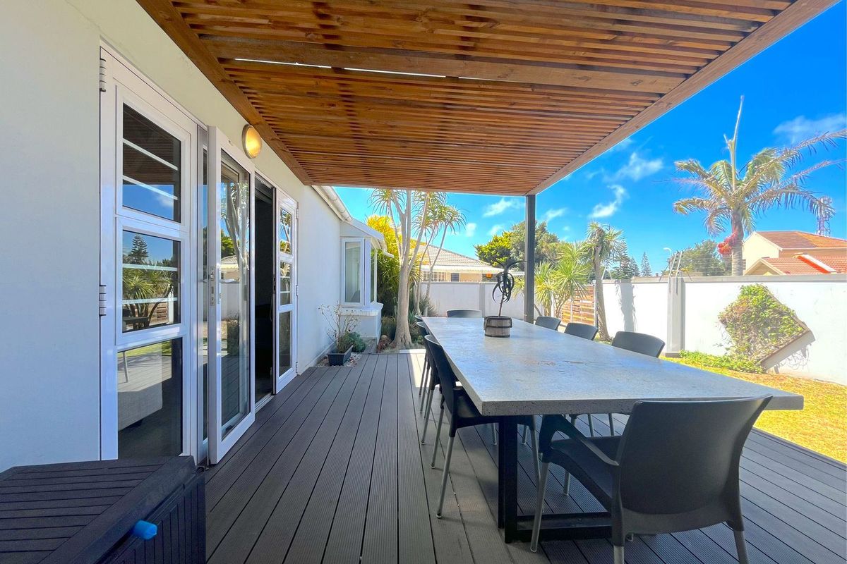 House Pending Sale In Port Elizabeth - Photo 2