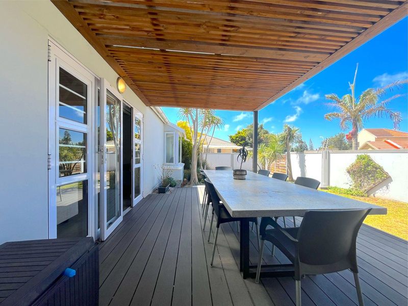 House Pending Sale In Port Elizabeth - Photo 2