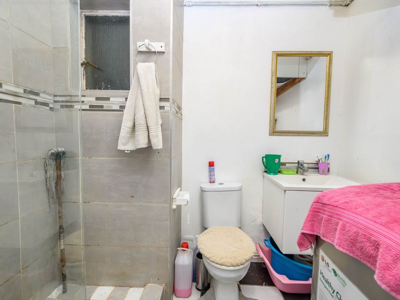 Apartment For Sale In Port Elizabeth - Photo 9