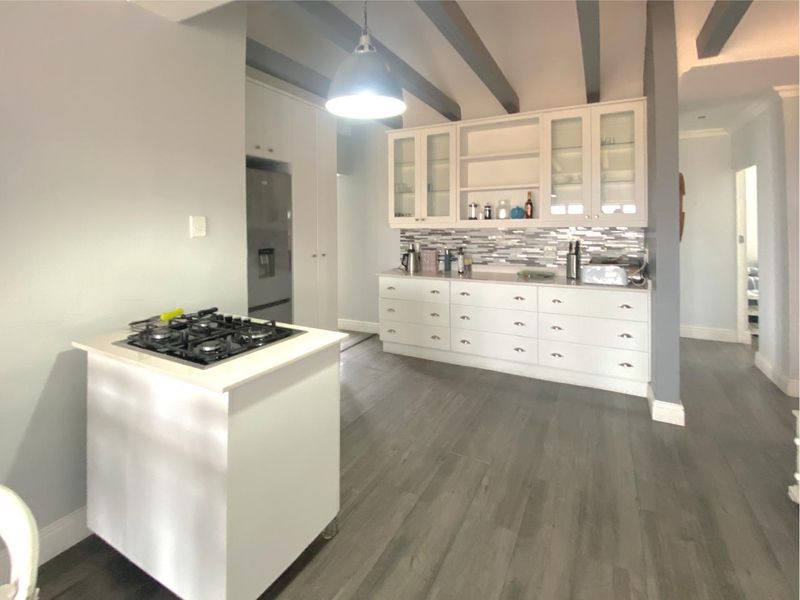 Apartment Rental Monthly In Port Elizabeth - Photo 2