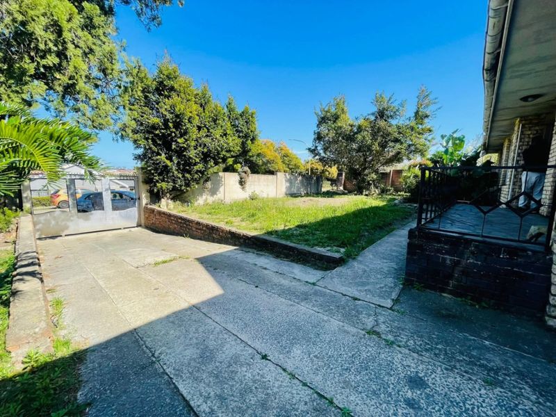 House For Sale In East London - Photo 2