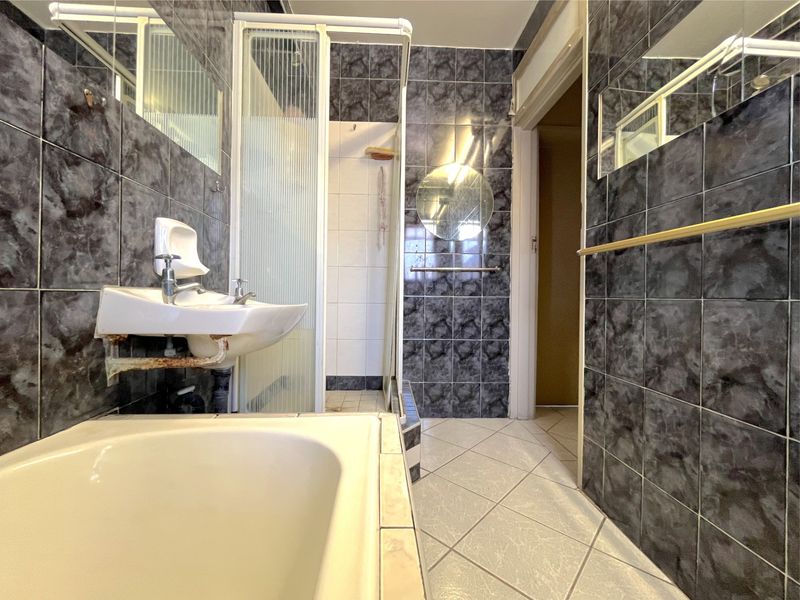 Apartment For Sale In Port Elizabeth - Photo 5