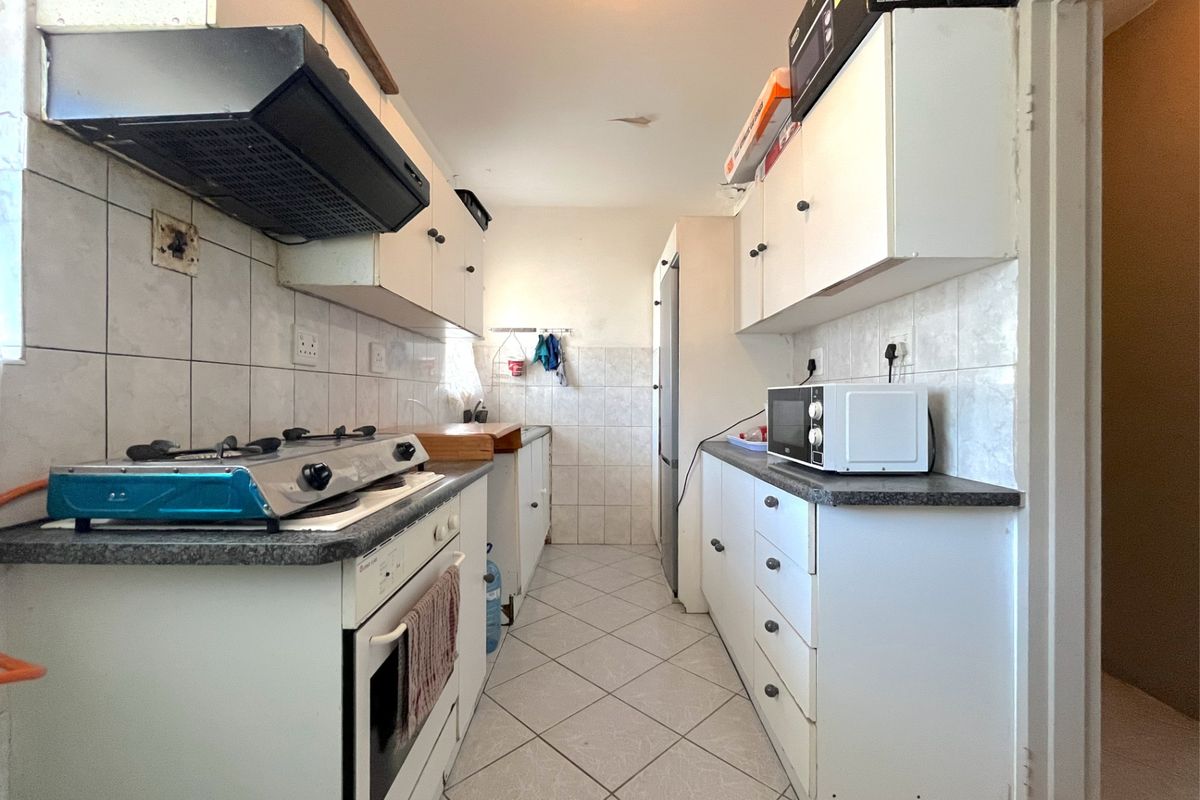 Apartment For Sale In Port Elizabeth - Photo 2