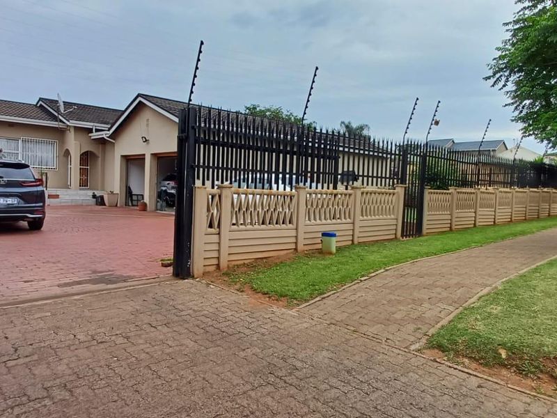 House For Sale In Germiston - Photo 2