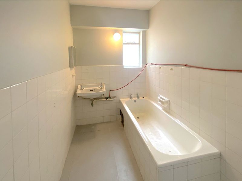 Apartment Rental Monthly In Port Elizabeth - Photo 5