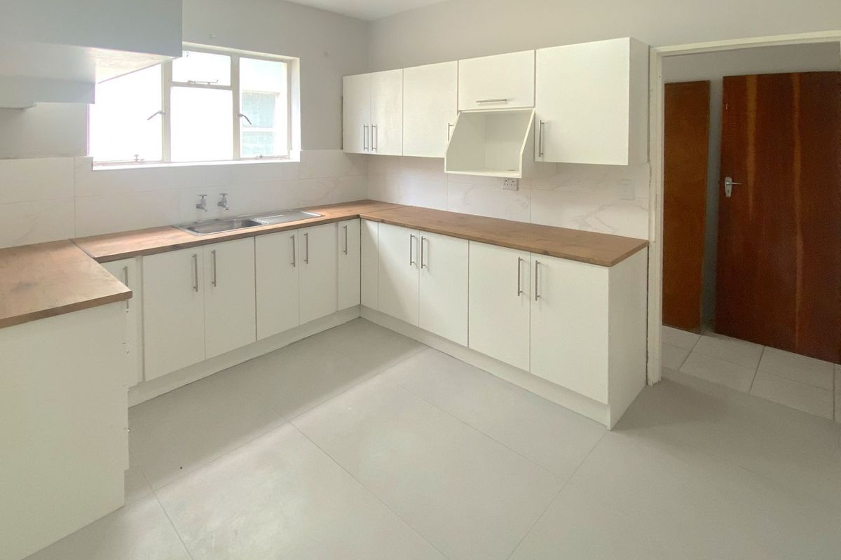 Apartment Rental Monthly In Port Elizabeth - Photo 3