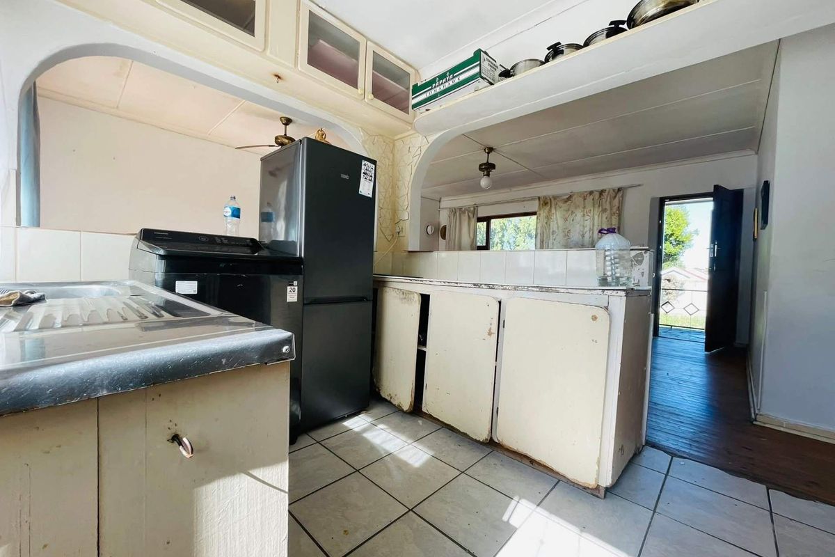 House For Sale In East London - Photo 3