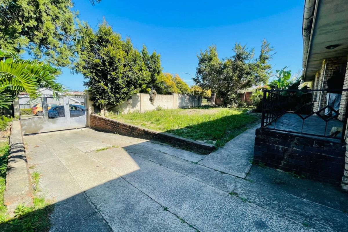 House For Sale In East London - Photo 2