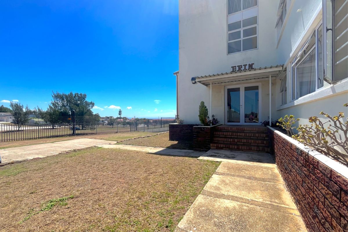 Apartment For Sale In Port Elizabeth - Photo 2