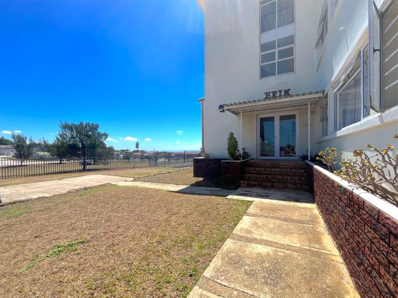 Apartment For Sale In Port Elizabeth - Photo 2