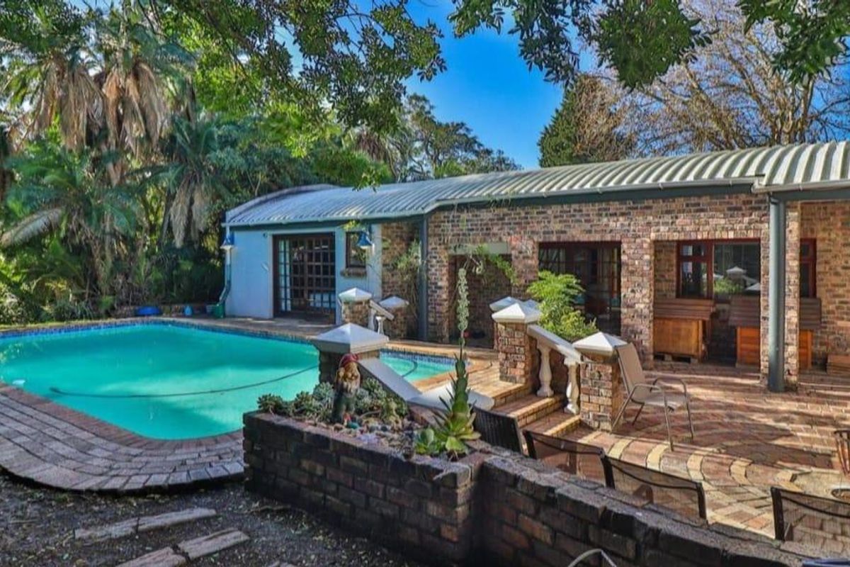 House For Sale In Port Elizabeth - Photo 2