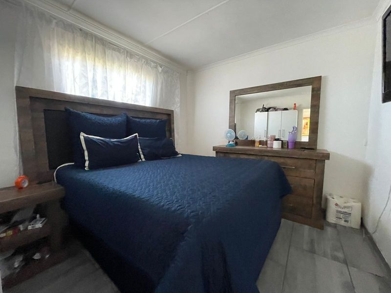 House For Sale In East London - Photo 6