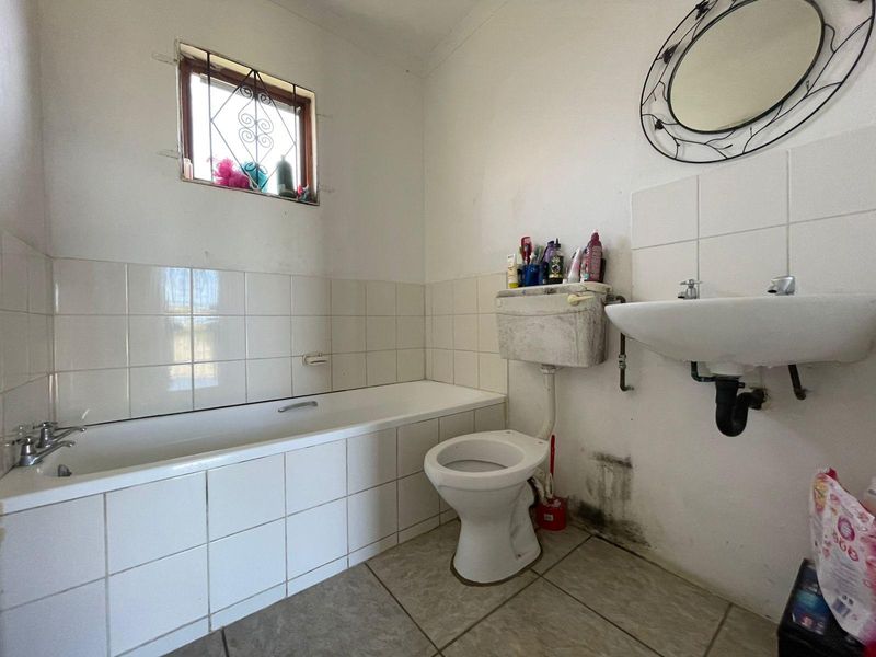 House For Sale In East London - Photo 9