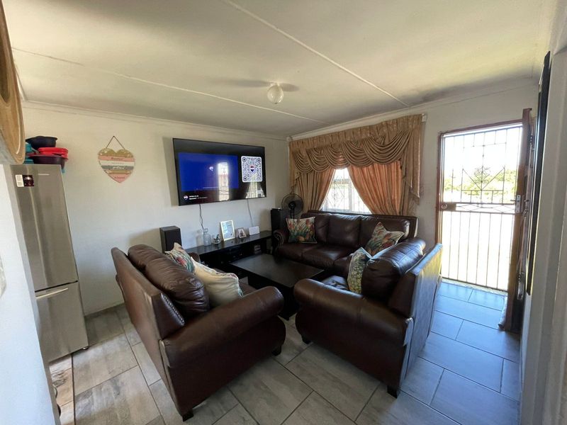 House For Sale In East London - Photo 1