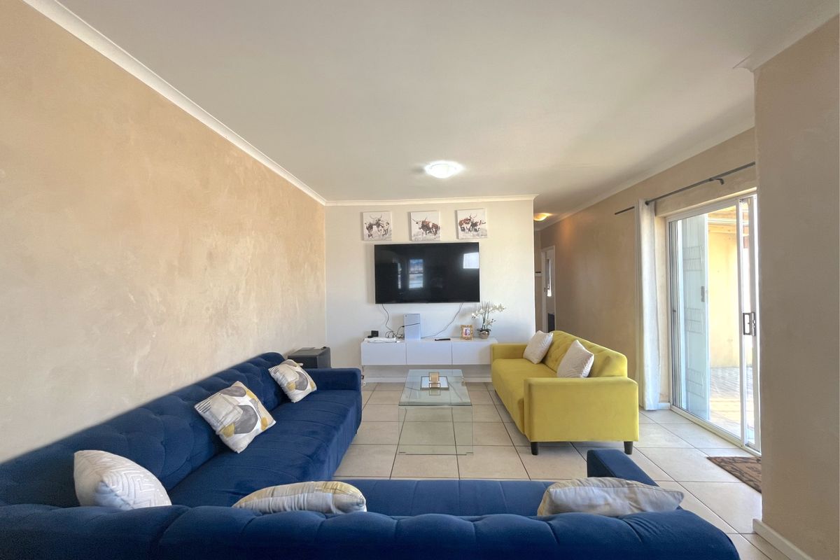 Townhouse For Sale In Port Elizabeth - Photo 2