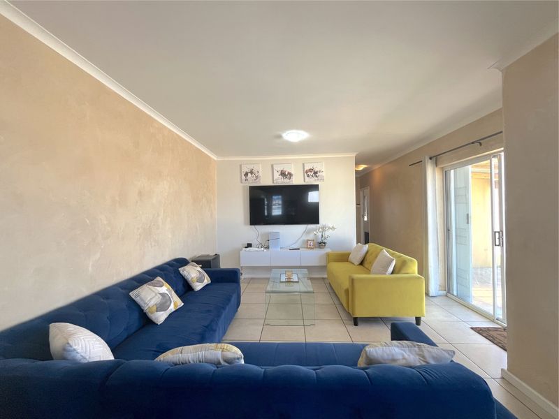 Townhouse For Sale In Port Elizabeth - Photo 2