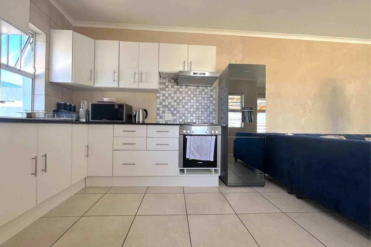 Townhouse For Sale In Port Elizabeth - Photo 4