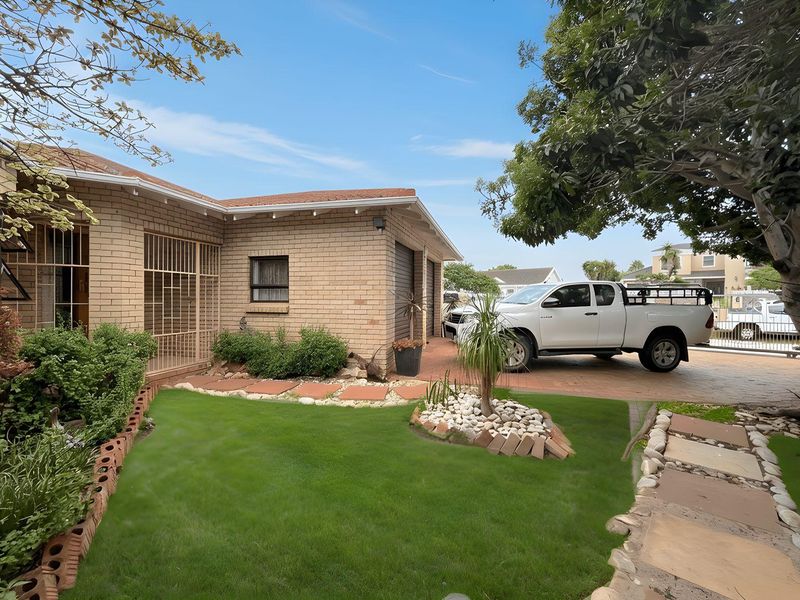 House For Sale In Port Elizabeth - Photo 3