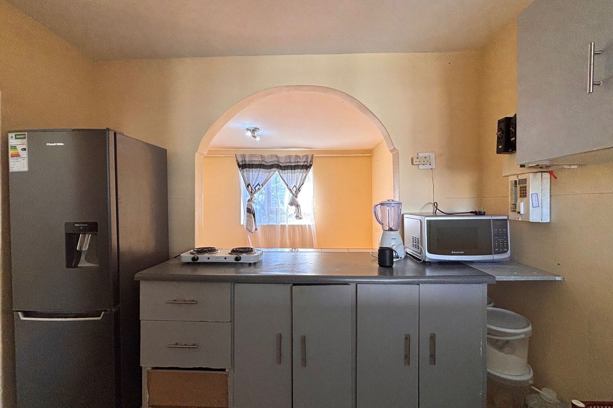 Apartment For Sale In Port Elizabeth - Photo 4